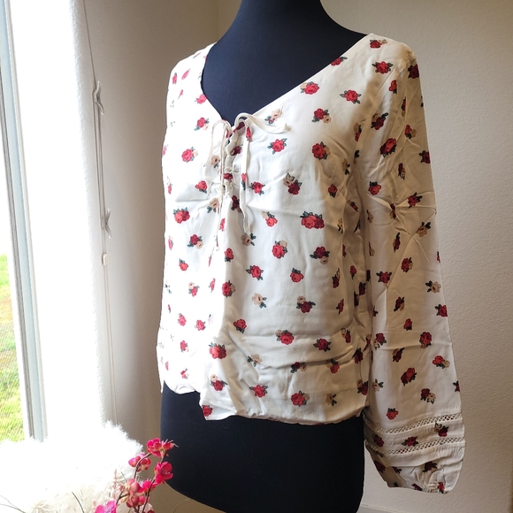 🍒NWT🍒 HOLLISTER FLORAL PRINT TOP - Picture 3 of 12